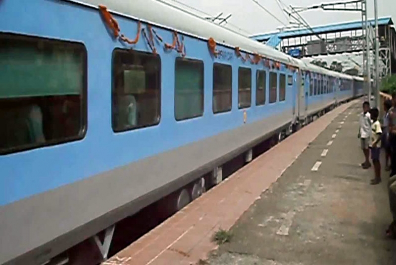 Lucknow to New Delhi New Shatabdi Express : Between Tourney Reviewed