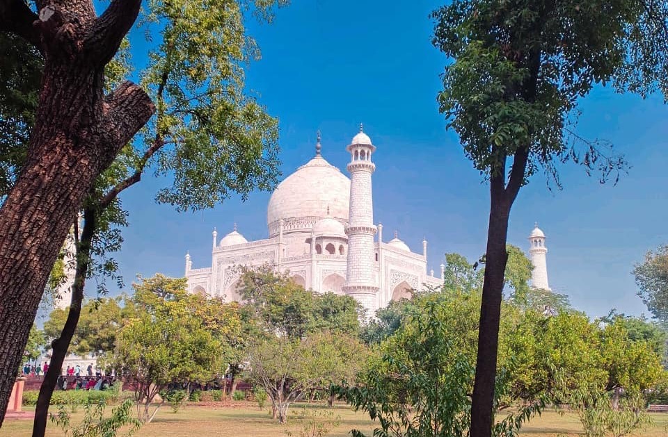 Lucknow to Agra, Taj Mahal via The Lucknow-Agra Expressway